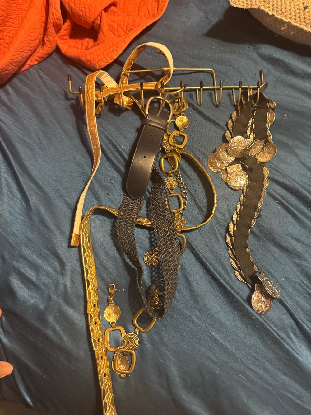 Women’s Adjustable Decorative Belt Rack with 5 Belts